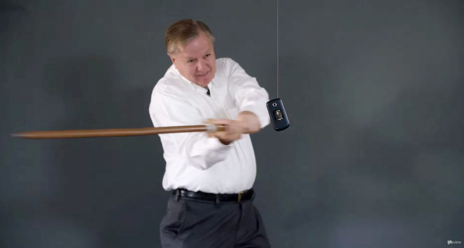 Lindsey Graham makes video destroying his Donald Trump-tainted cell phone